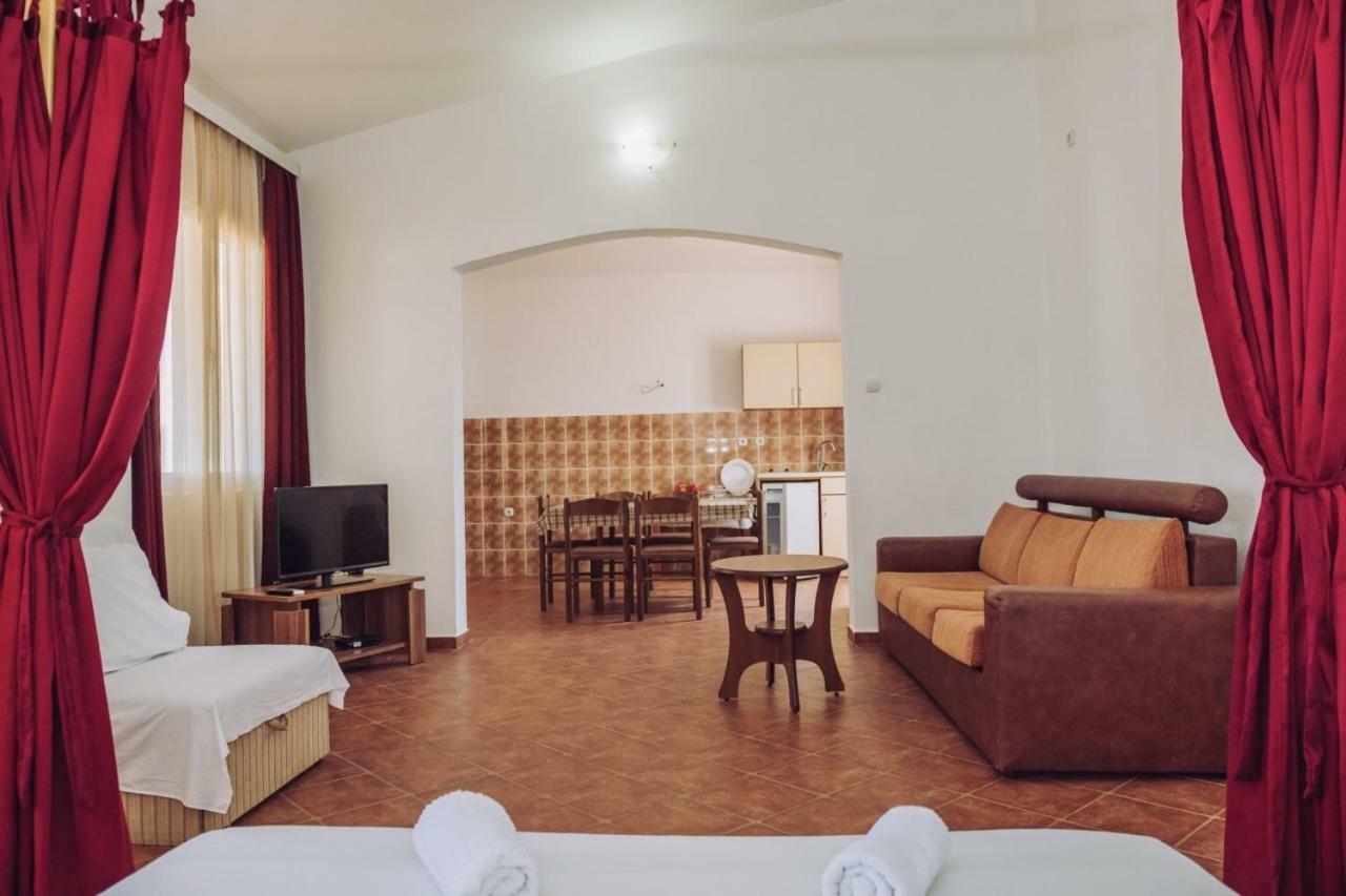 Apartmani Lasta Добра-Вода Экстерьер фото